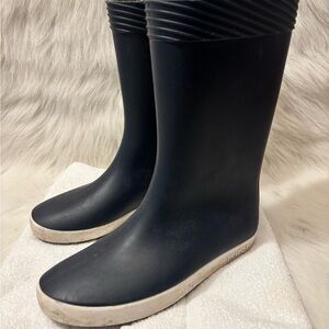 Black Rubber Rain Boots